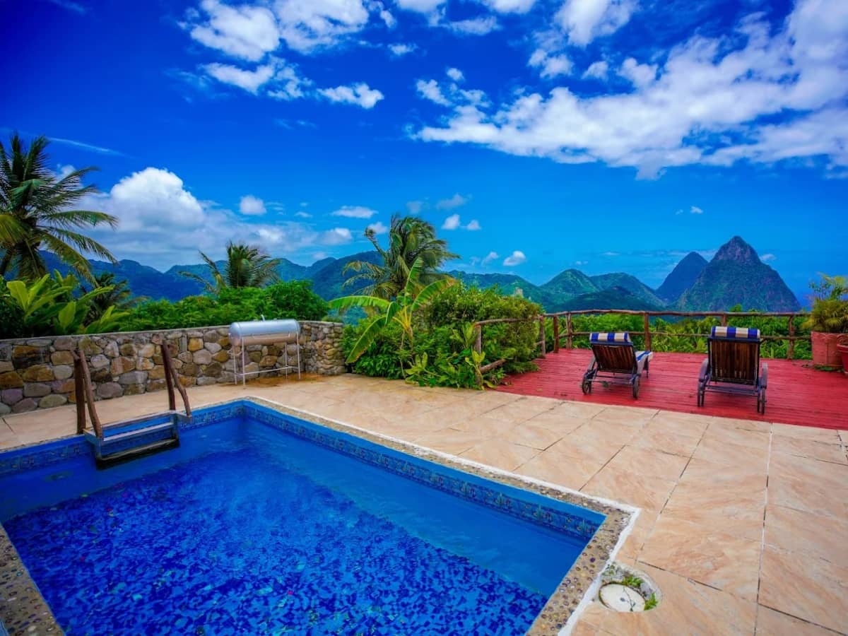 Crystals Villa Hotel